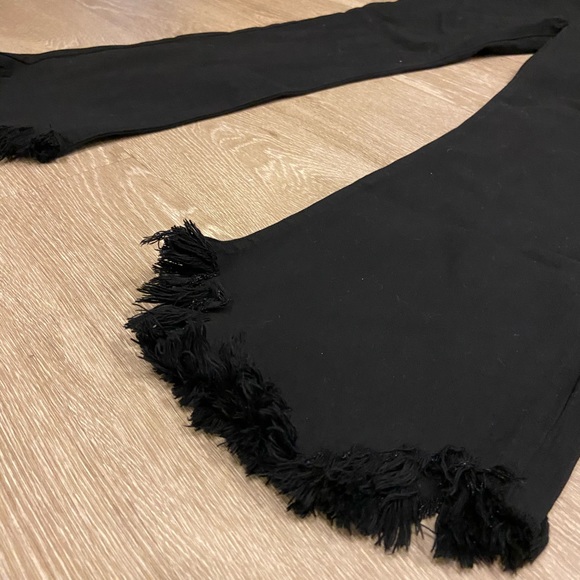 Black curved hem crop flare jeans - Picture 2 of 3